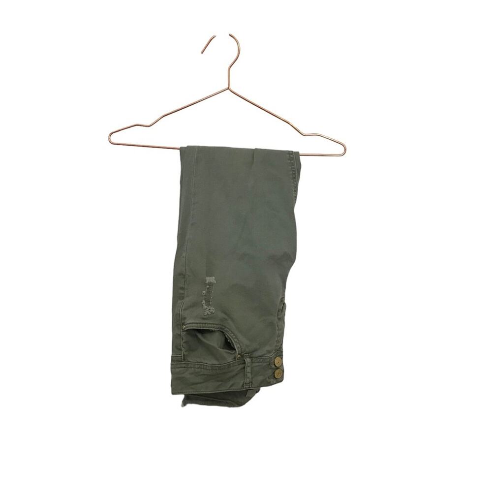 Refuge distressed with frayed bottom size 8